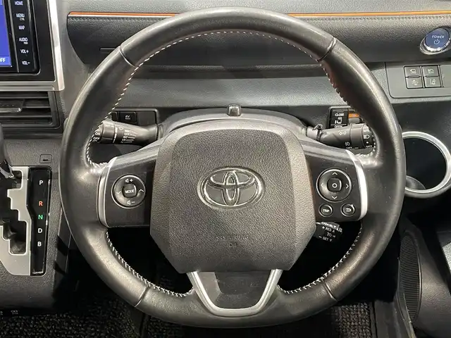 トヨタ シエンタ ハイブリッド G クエロ 愛知県 2018(平30)年 5.2万km シルバーM 純正ナビ（NSZT-W68T)/（AM/FM/CD・DVD再生/フルセグTV/SD/Bluetooth)/パノラミックビューモニター　/トヨタセーフティセンス　/　　-プリクラッシュセーフティ/　　-オートマチックハイビーム/　　-レーンディパーチャーアラート/両側パワースライドドア　/ビルトインＥＴＣ　/ＬＥＤヘッドライト　/LEDフォグランプ/ドライブレコーダー　/クリアランスソナー　/クルーズコントロール/USB端子/ISOFIX/プッシュスタート/　　-スマートキー