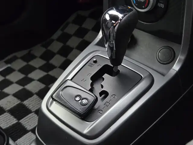 ダイハツ コペン エクスプレイ 鹿児島県 2015(平27)年 8.6万km マタドールレッドP ＬＥＤヘッドライト　/社外ＳＤナビ（ＡＶＩＣ－ＲＷ０９）　/フルセグテレビ　/Ｂｌｕｅｔｏｏｔｈオーディオ　/純正アルミホイール（１６インチ）　/Ｄ＋Ｎ席シートヒーター　/ハーフレザーシート/横滑り防止装置/プッシュスタート/スマートキー