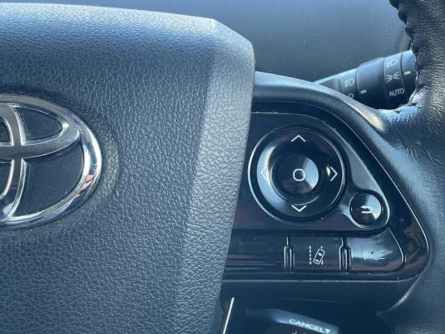 トヨタ プリウス Sセーフティプラス ツートーン 山口県 2018(平30)年 9.9万km アティチュードブラックマイカ/ホワイトパールクリスタルシャイン モデリスタエアロ（フロント）/純正９型ナビ（フルセグTV、AM/FM、Bluetooth）/バックカメラ/レーダークルーズコントロール/HIDオートライト/純正１７インチアルミホイール/前後コーナーセンサー/横滑り防止装置/自動駐車システム/衝突被害軽減ブレーキ/スペアキー１本