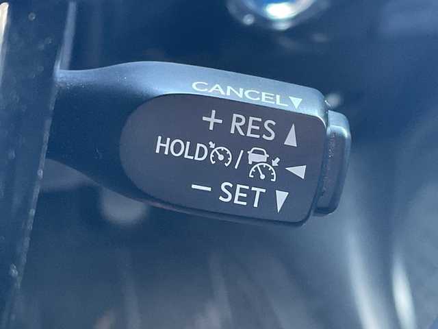 トヨタ プリウス Sセーフティプラス ツートーン 山口県 2018(平30)年 9.9万km アティチュードブラックマイカ/ホワイトパールクリスタルシャイン モデリスタエアロ（フロント）/純正９型ナビ（フルセグTV、AM/FM、Bluetooth）/バックカメラ/レーダークルーズコントロール/HIDオートライト/純正１７インチアルミホイール/前後コーナーセンサー/横滑り防止装置/自動駐車システム/衝突被害軽減ブレーキ/スペアキー１本