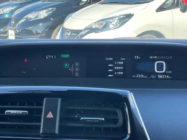 トヨタ プリウス Sセーフティプラス ツートーン 山口県 2018(平30)年 9.9万km アティチュードブラックマイカ/ホワイトパールクリスタルシャイン モデリスタエアロ（フロント）/純正９型ナビ（フルセグTV、AM/FM、Bluetooth）/バックカメラ/レーダークルーズコントロール/HIDオートライト/純正１７インチアルミホイール/前後コーナーセンサー/横滑り防止装置/自動駐車システム/衝突被害軽減ブレーキ/スペアキー１本