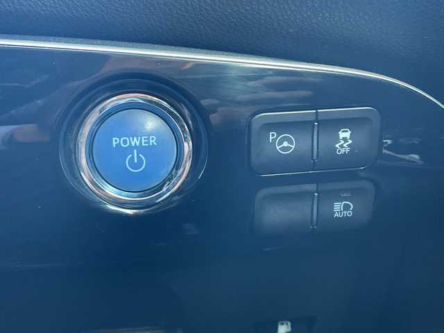 トヨタ プリウス Sセーフティプラス ツートーン 山口県 2018(平30)年 9.9万km アティチュードブラックマイカ/ホワイトパールクリスタルシャイン モデリスタエアロ（フロント）/純正９型ナビ（フルセグTV、AM/FM、Bluetooth）/バックカメラ/レーダークルーズコントロール/HIDオートライト/純正１７インチアルミホイール/前後コーナーセンサー/横滑り防止装置/自動駐車システム/衝突被害軽減ブレーキ/スペアキー１本