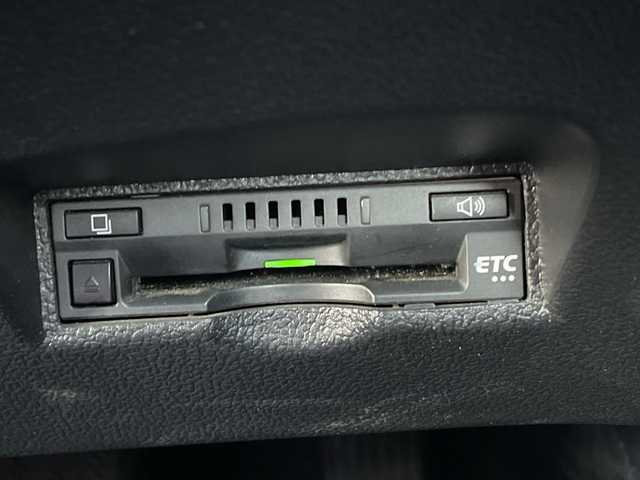 トヨタ プリウス Sセーフティプラス ツートーン 山口県 2018(平30)年 9.9万km アティチュードブラックマイカ/ホワイトパールクリスタルシャイン モデリスタエアロ（フロント）/純正９型ナビ（フルセグTV、AM/FM、Bluetooth）/バックカメラ/レーダークルーズコントロール/HIDオートライト/純正１７インチアルミホイール/前後コーナーセンサー/横滑り防止装置/自動駐車システム/衝突被害軽減ブレーキ/スペアキー１本