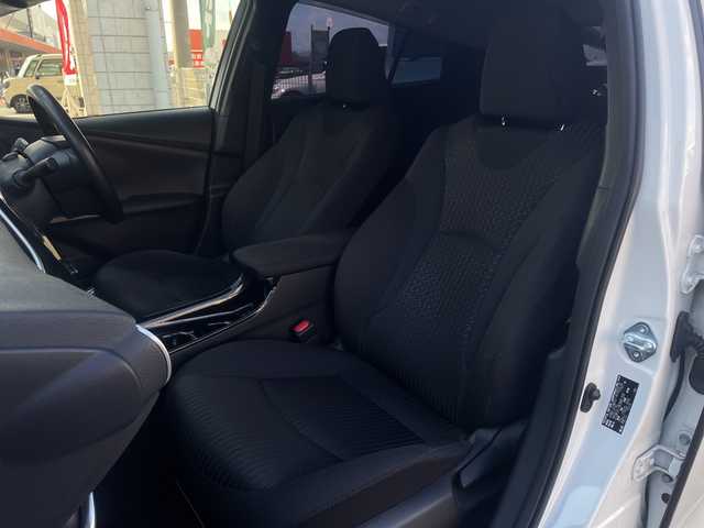 トヨタ プリウス Sセーフティプラス ツートーン 山口県 2018(平30)年 9.9万km アティチュードブラックマイカ/ホワイトパールクリスタルシャイン モデリスタエアロ（フロント）/純正９型ナビ（フルセグTV、AM/FM、Bluetooth）/バックカメラ/レーダークルーズコントロール/HIDオートライト/純正１７インチアルミホイール/前後コーナーセンサー/横滑り防止装置/自動駐車システム/衝突被害軽減ブレーキ/スペアキー１本