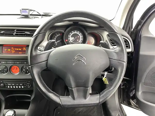 シトロエン Ｃ３ セダクション 福井県 2015(平27)年 4.7万km 黒 純正オーディオ/AM/FM/AUX/横滑り防止装置/MTモード付AT/リモコンキー/ハロゲンヘッドライト/フォグランプ/ヘッドライトレベライザー/純正フロアマット