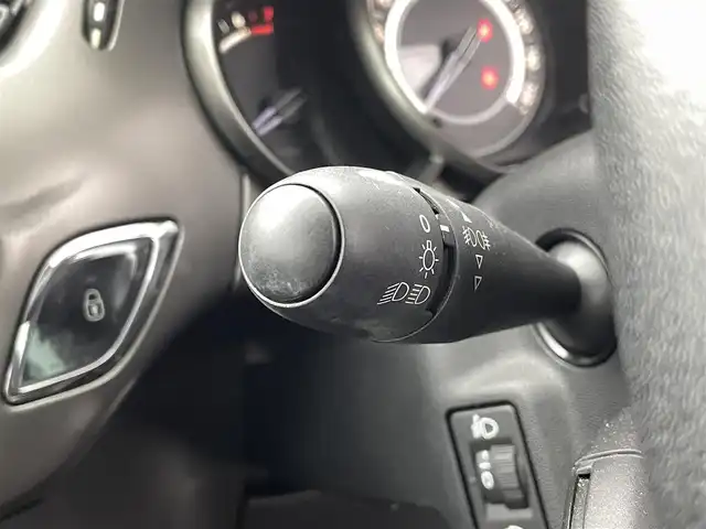 シトロエン Ｃ３ セダクション 福井県 2015(平27)年 4.7万km 黒 純正オーディオ/AM/FM/AUX/横滑り防止装置/MTモード付AT/リモコンキー/ハロゲンヘッドライト/フォグランプ/ヘッドライトレベライザー/純正フロアマット