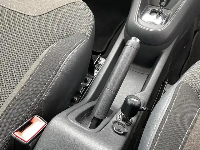 シトロエン Ｃ３ セダクション 福井県 2015(平27)年 4.7万km 黒 純正オーディオ/AM/FM/AUX/横滑り防止装置/MTモード付AT/リモコンキー/ハロゲンヘッドライト/フォグランプ/ヘッドライトレベライザー/純正フロアマット