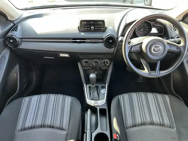 マツダ デミオ 15C 島根県 2018(平30)年 7.5万km アークティックホワイト 登録時走行距離74496km/レーンキープアシスト/衝突被害軽減ブレーキ/前後コーナーセンサー/AUXカーオーディオ/W+サイドエアバッグ/プッシュスタート/スペアキー/15インチ純正アルミ/横滑り防止装置