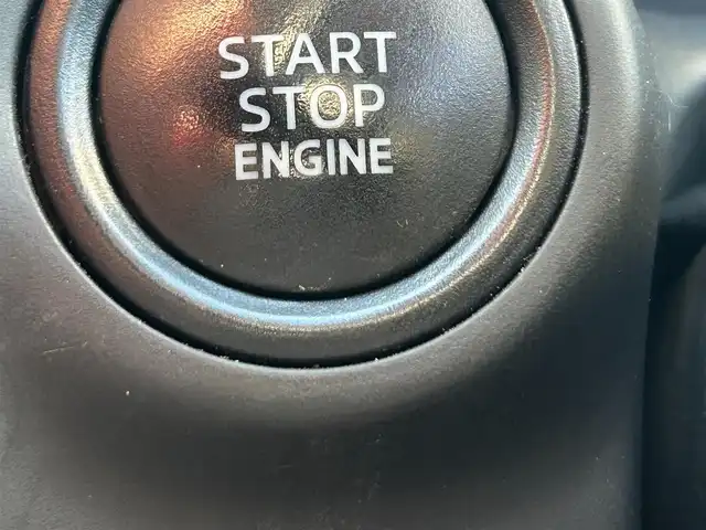 マツダ デミオ 15C 島根県 2018(平30)年 7.5万km アークティックホワイト 登録時走行距離74496km/レーンキープアシスト/衝突被害軽減ブレーキ/前後コーナーセンサー/AUXカーオーディオ/W+サイドエアバッグ/プッシュスタート/スペアキー/15インチ純正アルミ/横滑り防止装置