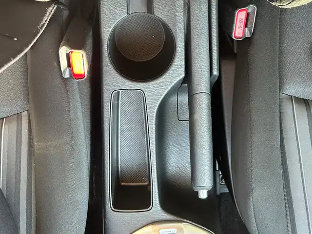 マツダ デミオ 15C 島根県 2018(平30)年 7.5万km アークティックホワイト 登録時走行距離74496km/レーンキープアシスト/衝突被害軽減ブレーキ/前後コーナーセンサー/AUXカーオーディオ/W+サイドエアバッグ/プッシュスタート/スペアキー/15インチ純正アルミ/横滑り防止装置