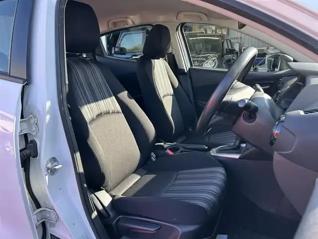 マツダ デミオ 15C 島根県 2018(平30)年 7.5万km アークティックホワイト 登録時走行距離74496km/レーンキープアシスト/衝突被害軽減ブレーキ/前後コーナーセンサー/AUXカーオーディオ/W+サイドエアバッグ/プッシュスタート/スペアキー/15インチ純正アルミ/横滑り防止装置