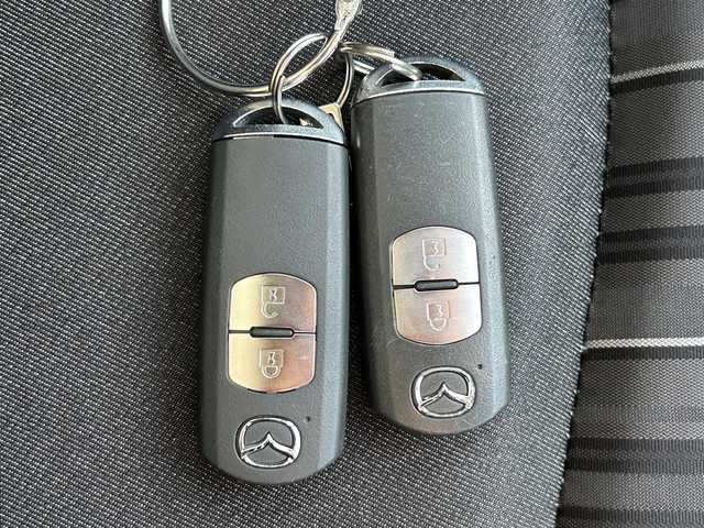 マツダ デミオ 15C 島根県 2018(平30)年 7.5万km アークティックホワイト 登録時走行距離74496km/レーンキープアシスト/衝突被害軽減ブレーキ/前後コーナーセンサー/AUXカーオーディオ/W+サイドエアバッグ/プッシュスタート/スペアキー/15インチ純正アルミ/横滑り防止装置