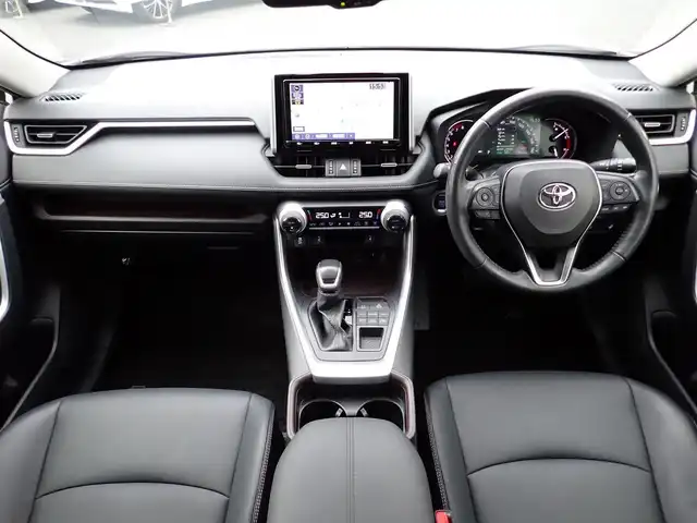 トヨタ ＲＡＶ４ G 千葉県 2019(令1)年 2.9万km ホワイトパールクリスタルシャイン ワンオーナー/純正９インチナビ/　AM/FM/Bluetooth/TV/フルセグTV/ビルトインETC/バックカメラ/Toyota Safety Sense/　・プリクラッシュセーフティ/　・レーダークルーズコントロール/　・レーンキープアシスト/　・オートハイビーム/運転席パワーシート/シートヒーター（運転席・助手席）/ステアリングヒーター/BSM/前後コーナーセンサー/純正ドライブレコーダー/運転席シートメモリー/本革シート/パワーバックドア/ステアリングスイッチ/オートライト/フォグライト/純正フロアマット/純正ドアバイザー/USB４口/ウインカーミラー/革巻きハンドル/スマートキー２個