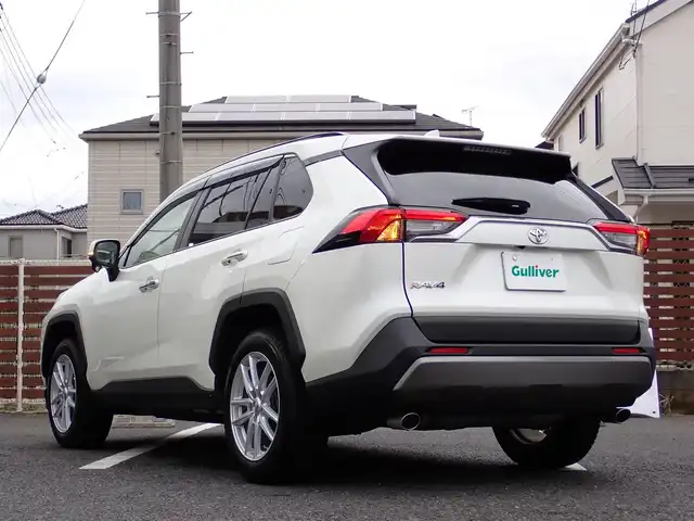 トヨタ ＲＡＶ４ G 千葉県 2019(令1)年 2.9万km ホワイトパールクリスタルシャイン ワンオーナー/純正９インチナビ/　AM/FM/Bluetooth/TV/フルセグTV/ビルトインETC/バックカメラ/Toyota Safety Sense/　・プリクラッシュセーフティ/　・レーダークルーズコントロール/　・レーンキープアシスト/　・オートハイビーム/運転席パワーシート/シートヒーター（運転席・助手席）/ステアリングヒーター/BSM/前後コーナーセンサー/純正ドライブレコーダー/運転席シートメモリー/本革シート/パワーバックドア/ステアリングスイッチ/オートライト/フォグライト/純正フロアマット/純正ドアバイザー/USB４口/ウインカーミラー/革巻きハンドル/スマートキー２個