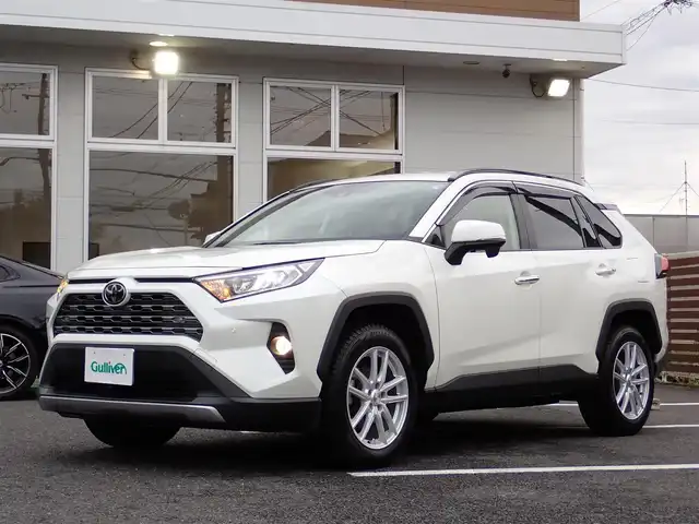 トヨタ ＲＡＶ４ G 千葉県 2019(令1)年 2.9万km ホワイトパールクリスタルシャイン ワンオーナー/純正９インチナビ/　AM/FM/Bluetooth/TV/フルセグTV/ビルトインETC/バックカメラ/Toyota Safety Sense/　・プリクラッシュセーフティ/　・レーダークルーズコントロール/　・レーンキープアシスト/　・オートハイビーム/運転席パワーシート/シートヒーター（運転席・助手席）/ステアリングヒーター/BSM/前後コーナーセンサー/純正ドライブレコーダー/運転席シートメモリー/本革シート/パワーバックドア/ステアリングスイッチ/オートライト/フォグライト/純正フロアマット/純正ドアバイザー/USB４口/ウインカーミラー/革巻きハンドル/スマートキー２個