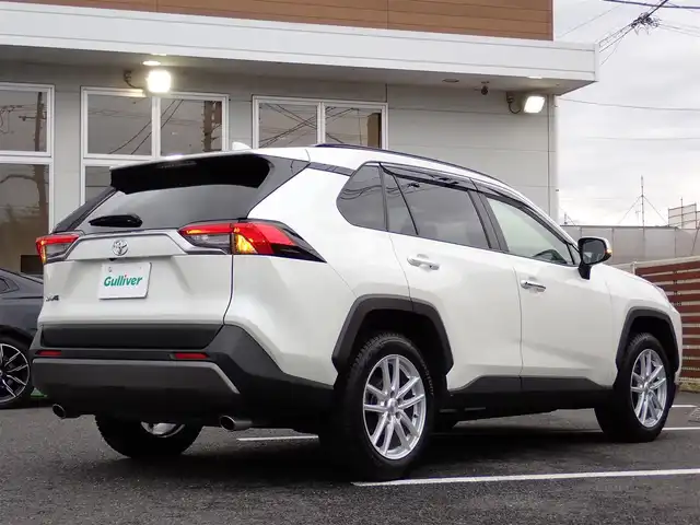 トヨタ ＲＡＶ４ G 千葉県 2019(令1)年 2.9万km ホワイトパールクリスタルシャイン ワンオーナー/純正９インチナビ/　AM/FM/Bluetooth/TV/フルセグTV/ビルトインETC/バックカメラ/Toyota Safety Sense/　・プリクラッシュセーフティ/　・レーダークルーズコントロール/　・レーンキープアシスト/　・オートハイビーム/運転席パワーシート/シートヒーター（運転席・助手席）/ステアリングヒーター/BSM/前後コーナーセンサー/純正ドライブレコーダー/運転席シートメモリー/本革シート/パワーバックドア/ステアリングスイッチ/オートライト/フォグライト/純正フロアマット/純正ドアバイザー/USB４口/ウインカーミラー/革巻きハンドル/スマートキー２個