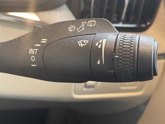 ボルボ ＸＣ６０ B5 AWD インスクリプション 高知県 2020(令2)年 4.4万km 白 パノラミックガラスサンルーフ/harman/kardonサウンド/白レザーシート/D/N席パワーシート/全席シートヒーター/D/N席エアーシート/ハンドルヒーター/ヘッドアップディスプレイ/全方位カメラ/BLIS（ブラインド・スポット・インフォメーション・システム）/Lsne Keeping Aid/パークアシスト/純正メモリーナビ/　【BT/USB/Applecarplay/AndroidAuto】/電動リアゲート