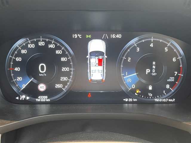 ボルボ ＸＣ６０ B5 AWD インスクリプション 高知県 2020(令2)年 4.4万km 白 パノラミックガラスサンルーフ/harman/kardonサウンド/白レザーシート/D/N席パワーシート/全席シートヒーター/D/N席エアーシート/ハンドルヒーター/ヘッドアップディスプレイ/全方位カメラ/BLIS（ブラインド・スポット・インフォメーション・システム）/Lsne Keeping Aid/パークアシスト/純正メモリーナビ/　【BT/USB/Applecarplay/AndroidAuto】/電動リアゲート