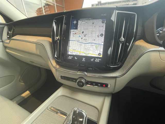 ボルボ ＸＣ６０ B5 AWD インスクリプション 高知県 2020(令2)年 4.4万km 白 パノラミックガラスサンルーフ/harman/kardonサウンド/白レザーシート/D/N席パワーシート/全席シートヒーター/D/N席エアーシート/ハンドルヒーター/ヘッドアップディスプレイ/全方位カメラ/BLIS（ブラインド・スポット・インフォメーション・システム）/Lsne Keeping Aid/パークアシスト/純正メモリーナビ/　【BT/USB/Applecarplay/AndroidAuto】/電動リアゲート