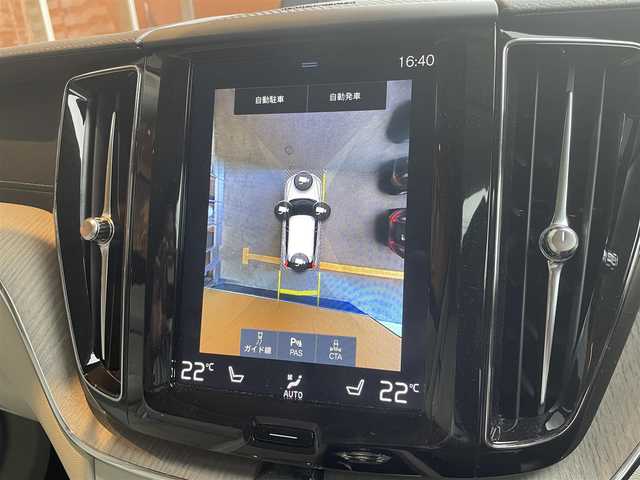 ボルボ ＸＣ６０ B5 AWD インスクリプション 高知県 2020(令2)年 4.4万km 白 パノラミックガラスサンルーフ/harman/kardonサウンド/白レザーシート/D/N席パワーシート/全席シートヒーター/D/N席エアーシート/ハンドルヒーター/ヘッドアップディスプレイ/全方位カメラ/BLIS（ブラインド・スポット・インフォメーション・システム）/Lsne Keeping Aid/パークアシスト/純正メモリーナビ/　【BT/USB/Applecarplay/AndroidAuto】/電動リアゲート