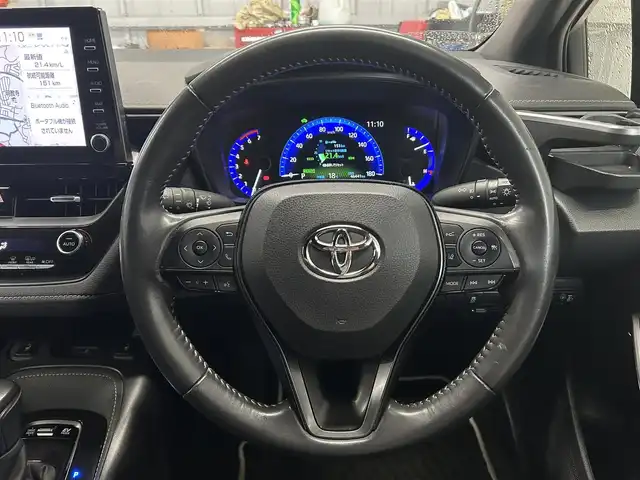 トヨタ カローラツーリング ハイブリッド ダブルバイビー 福岡県 2020(令2)年 4.7万km ホワイトパールクリスタルシャイン ・MODELISTAフルエアロ/・純正ナビ（TV/Bluetooth/Miracast）/・バックカメラ/・ドライブレコーダー（PORMIDO/前後）/・ETC2.0/・トヨタクリアランスソナー/・クルーズコントロール（追従可能）/・レーンキープアシスト/・横滑り防止装置/・衝突被害軽減システム/・D/N席シートヒーター/・オートマチックハイビーム/・LEDヘッドライト/・フットランプ/・ワイヤレス充電/・電動パーキングブレーキ/・ヒートステアリング/・ステアリングスイッチ/・電格ミラー/・トノカバー
