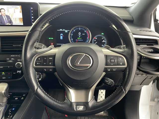 レクサス ＲＸ 200t Fスポーツ 道央・札幌 2016(平28)年 6.1万km ホワイトノーヴァガラスフレーク ・４WD　　ターボ/・Lexus Safety System /・プリクラッシュセーフティ/・レーンキーピングアシスト/・レーダークルーズコントロール/・純正大型ディスプレイナビ/・BD.DVD.CD.USB/・Bluetooth/フルセグ/・バックカメラ/・ムーンルーフ/・パワーバックドア/・D.N関パワーシート/シートヒーター/・レザーシート/エアーシート/・三眼LEDヘッドライト/・オートマチックハイビーム/・パドルシフト/ステアリングヒーター/・前後ドライブレコーダー/・ミラーヒーター/・ビルトインETC/・HUD/・スタッドレスAW付積込/・純正ナビ  フルセグTV/BT/CD/USB/・サンルーフ/・バックカメラ/・前後ドライブレコーダー/・オートハイビーム/・シートヒーター/・パワーバックドア/・レーダークルーズコントロール/・レーンディパーチャーアラート/・三眼LEDヘッドライト/・ETC2.0/・アイドリングストップ/・HUD/・パドルシフト/・ハンドルヒーター/・冬タイヤAW積込