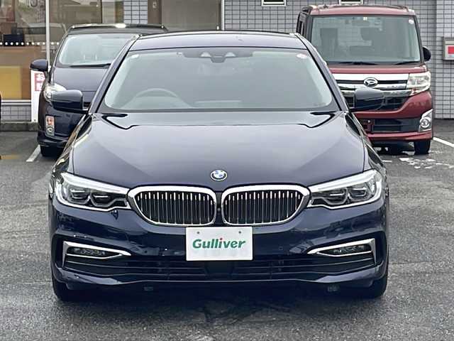 ＢＭＷ ５３０ｅ ラグジュアリー アイパフォーマンス 愛知県 2018(平30)年 3.5万km インペリアル・ブルー・ブリリアント・エフェクト /純正ナビ/CD/DVD/BT/フルセグTV//スクリーンミラーリング//バック・全方位カメラ//純正AW//純正フロアマット//前後ドラレコ（cell star）//全席シートヒーター//プリクラッシュ//レーンキープアシスト//追従機能付きクルーズコントロール//LEDヘッドライト//オートライト//オートマチックハイビーム//GPSレーダー（ASSURA）//パワーバックドア//D席ポジションメモリ//前席パワーシート//革巻きステアリング//パーキングアシスト//ステアリングスイッチ//USB入力端子//ETC2.0 //前後クリアランスソナー//W＋サイドエアバック//充電器車載//取説//保証書//記録簿//スペアキー
