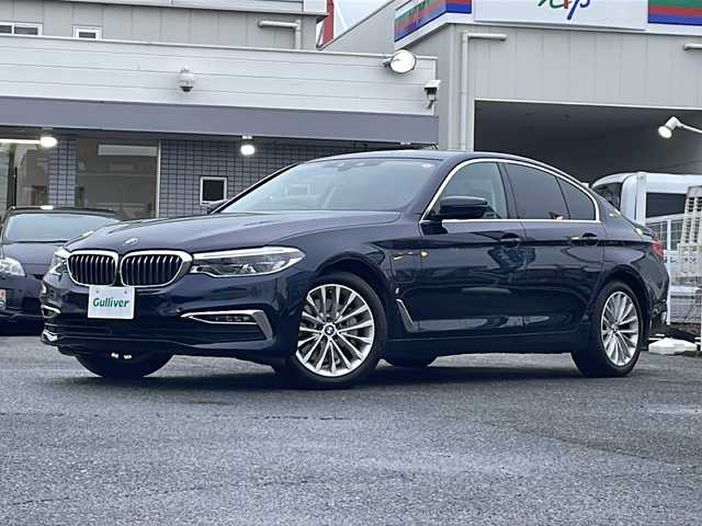 ＢＭＷ ５３０ｅ ラグジュアリー アイパフォーマンス 愛知県 2018(平30)年 3.5万km インペリアル・ブルー・ブリリアント・エフェクト /純正ナビ/CD/DVD/BT/フルセグTV//スクリーンミラーリング//バック・全方位カメラ//純正AW//純正フロアマット//前後ドラレコ（cell star）//全席シートヒーター//プリクラッシュ//レーンキープアシスト//追従機能付きクルーズコントロール//LEDヘッドライト//オートライト//オートマチックハイビーム//GPSレーダー（ASSURA）//パワーバックドア//D席ポジションメモリ//前席パワーシート//革巻きステアリング//パーキングアシスト//ステアリングスイッチ//USB入力端子//ETC2.0 //前後クリアランスソナー//W＋サイドエアバック//充電器車載//取説//保証書//記録簿//スペアキー