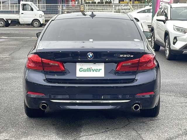 ＢＭＷ ５３０ｅ ラグジュアリー アイパフォーマンス 愛知県 2018(平30)年 3.5万km インペリアル・ブルー・ブリリアント・エフェクト /純正ナビ/CD/DVD/BT/フルセグTV//スクリーンミラーリング//バック・全方位カメラ//純正AW//純正フロアマット//前後ドラレコ（cell star）//全席シートヒーター//プリクラッシュ//レーンキープアシスト//追従機能付きクルーズコントロール//LEDヘッドライト//オートライト//オートマチックハイビーム//GPSレーダー（ASSURA）//パワーバックドア//D席ポジションメモリ//前席パワーシート//革巻きステアリング//パーキングアシスト//ステアリングスイッチ//USB入力端子//ETC2.0 //前後クリアランスソナー//W＋サイドエアバック//充電器車載//取説//保証書//記録簿//スペアキー
