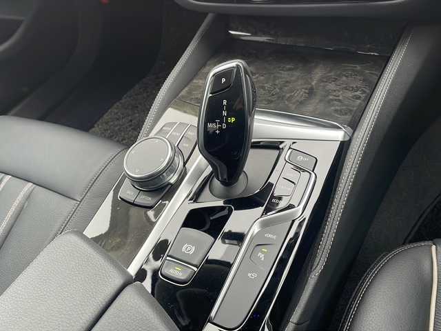 ＢＭＷ ５３０ｅ ラグジュアリー アイパフォーマンス 愛知県 2018(平30)年 3.5万km インペリアル・ブルー・ブリリアント・エフェクト /純正ナビ/CD/DVD/BT/フルセグTV//スクリーンミラーリング//バック・全方位カメラ//純正AW//純正フロアマット//前後ドラレコ（cell star）//全席シートヒーター//プリクラッシュ//レーンキープアシスト//追従機能付きクルーズコントロール//LEDヘッドライト//オートライト//オートマチックハイビーム//GPSレーダー（ASSURA）//パワーバックドア//D席ポジションメモリ//前席パワーシート//革巻きステアリング//パーキングアシスト//ステアリングスイッチ//USB入力端子//ETC2.0 //前後クリアランスソナー//W＋サイドエアバック//充電器車載//取説//保証書//記録簿//スペアキー