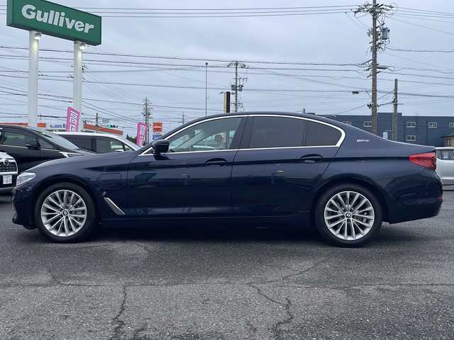 ＢＭＷ ５３０ｅ ラグジュアリー アイパフォーマンス 愛知県 2018(平30)年 3.5万km インペリアル・ブルー・ブリリアント・エフェクト /純正ナビ/CD/DVD/BT/フルセグTV//スクリーンミラーリング//バック・全方位カメラ//純正AW//純正フロアマット//前後ドラレコ（cell star）//全席シートヒーター//プリクラッシュ//レーンキープアシスト//追従機能付きクルーズコントロール//LEDヘッドライト//オートライト//オートマチックハイビーム//GPSレーダー（ASSURA）//パワーバックドア//D席ポジションメモリ//前席パワーシート//革巻きステアリング//パーキングアシスト//ステアリングスイッチ//USB入力端子//ETC2.0 //前後クリアランスソナー//W＋サイドエアバック//充電器車載//取説//保証書//記録簿//スペアキー