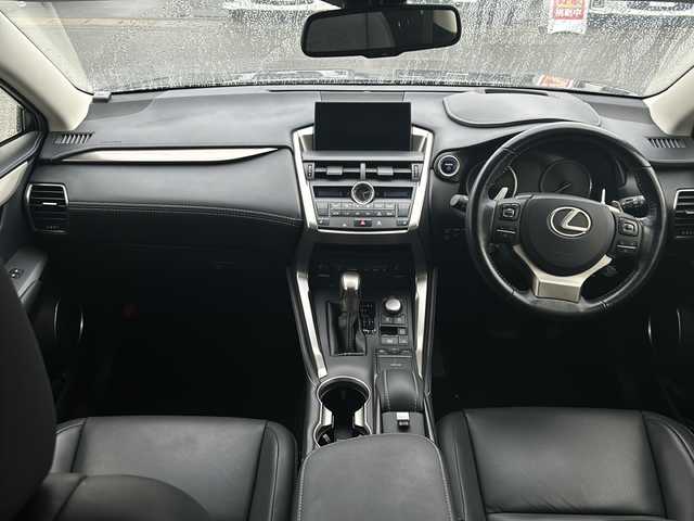 レクサス ＮＸ 300h Iパッケージ 富山県 2015(平27)年 5.5万km マーキュリーグレーマイカ 純正SDナビ/（BT・USB・フルセグ・CD・SD・AUX)/ヘッドアップディスプレイ/衝突軽減システム/レザーシート/シートヒーター/バックカメラ/サイドカメラ/純正アルミホイール/LEDヘッドライト/オートライト/レーンディパーチャーアラート/プッシュスタート/ETC/メモリー付きパワーシート/スペアキー/カードキー/保証書・取説