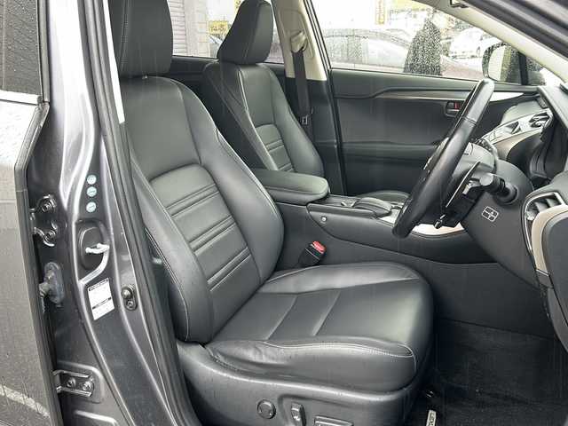 レクサス ＮＸ 300h Iパッケージ 富山県 2015(平27)年 5.5万km マーキュリーグレーマイカ 純正SDナビ/（BT・USB・フルセグ・CD・SD・AUX)/ヘッドアップディスプレイ/衝突軽減システム/レザーシート/シートヒーター/バックカメラ/サイドカメラ/純正アルミホイール/LEDヘッドライト/オートライト/レーンディパーチャーアラート/プッシュスタート/ETC/メモリー付きパワーシート/スペアキー/カードキー/保証書・取説