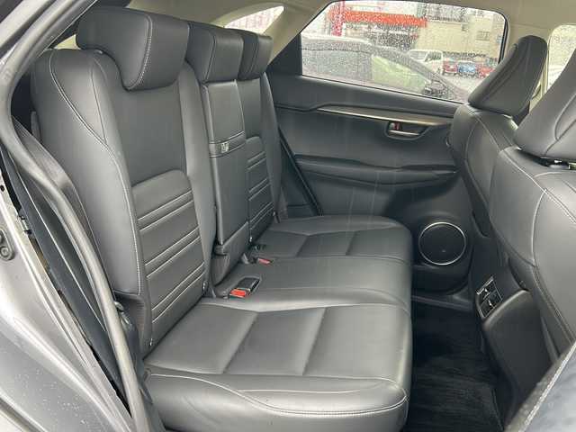 レクサス ＮＸ 300h Iパッケージ 富山県 2015(平27)年 5.5万km マーキュリーグレーマイカ 純正SDナビ/（BT・USB・フルセグ・CD・SD・AUX)/ヘッドアップディスプレイ/衝突軽減システム/レザーシート/シートヒーター/バックカメラ/サイドカメラ/純正アルミホイール/LEDヘッドライト/オートライト/レーンディパーチャーアラート/プッシュスタート/ETC/メモリー付きパワーシート/スペアキー/カードキー/保証書・取説