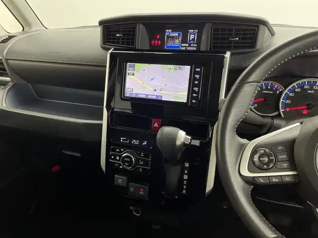 トヨタ ルーミー カスタムG 千葉県 2020(令2)年 6.6万km ブライトシルバーM 禁煙車/スマートアシスト/・先行車発進システム/・車線逸脱警報システム/・衝突軽減ブレーキ/・レーダークルーズコントロール/・コーナーセンサー/両側電動ドア/純正メモリナビ/・型番：NSZT-W68T/・CD/DVD/Bluetooth/フルセグTV/パノラミックビューモニター/・ビルトインETC/革巻きステアリング/・ステアリングスイッチ/電子パーキング/・ブレーキホールド/純正フロアマット/純正ドアバイザー/純正14インチAW/オートライト/・オートマチックハイビーム/・LEDヘッドライト/・LEDフォグランプ/電動格納ウインカーミラー/アイドリングストップ/プッシュスタート/・スマートキー/・スペアキー