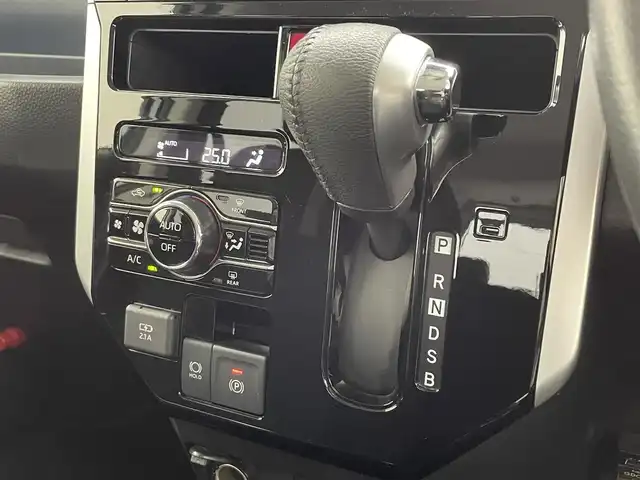 トヨタ ルーミー カスタムG 千葉県 2020(令2)年 6.6万km ブライトシルバーM 禁煙車/スマートアシスト/・先行車発進システム/・車線逸脱警報システム/・衝突軽減ブレーキ/・レーダークルーズコントロール/・コーナーセンサー/両側電動ドア/純正メモリナビ/・型番：NSZT-W68T/・CD/DVD/Bluetooth/フルセグTV/パノラミックビューモニター/・ビルトインETC/革巻きステアリング/・ステアリングスイッチ/電子パーキング/・ブレーキホールド/純正フロアマット/純正ドアバイザー/純正14インチAW/オートライト/・オートマチックハイビーム/・LEDヘッドライト/・LEDフォグランプ/電動格納ウインカーミラー/アイドリングストップ/プッシュスタート/・スマートキー/・スペアキー