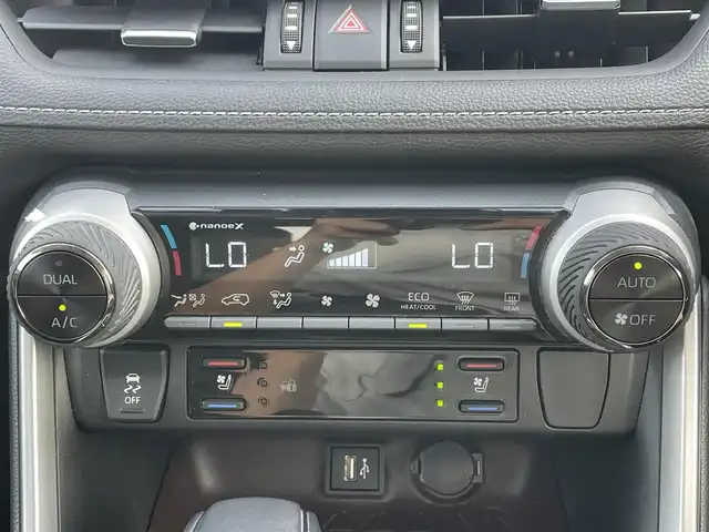 トヨタ ＲＡＶ４ G 滋賀県 2023(令5)年 0.9万km ダークブルーマイカ 10.5インチディスプレイオーディオ/・フルセグTV/・USB/・BT/全方位カメラ/前後ドラレコ/デジタルインナーミラー/ETC2.0/電動リアゲート/電格ウィンカーミラー/レーントレーシングアシスト/レーダークルーズコントロール/プリクラッシュセーフティー/ハンドルヒーター/合皮シート/エアーシート/シートヒーター/メモリーシート/ルーフレール/横滑り防止装置/LEDヘッドライト/フォグランプ/オートライト/オートハイビーム/スペアタイヤ/スマートキー/スペアキー