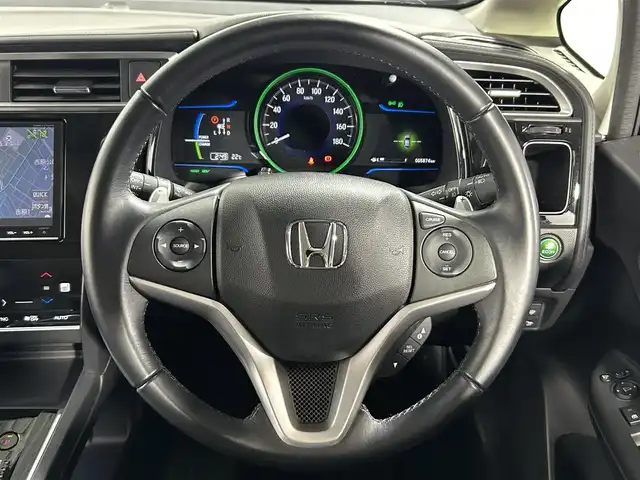 ホンダ シャトル ハイブリッド Z 大阪府 2017(平29)年 0.6万km クリスタルブラックパール 純正ナビ(フルセグ/DVD再生/Bluetooth) バックカメラ ETC クルコン パドルシフト シートヒーター オートライト スマートキー プッシュスタート ドラレコ ルーフレール