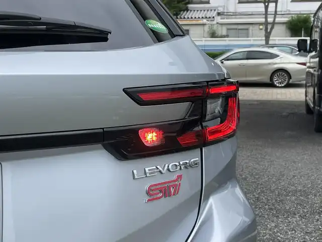 スバル レヴォーグ 1．8STIスポーツ EX 兵庫県 2020(令2)年 3.5万km アイスシルバーメタリック 外部検査実施済み/・本革シート/・前席パワーシート/・全席シートヒーター/・純正メモリーナビ/・地デジ/DVD/BT/USB/AUX/・TVキャンセラー/・ステアリングリモコン/・フロント、サイド、リヤカメラ/・パワーバックドア/・純正18インチAW/・ETC/・ドライブレコーダー/・LEDアクセサリーライナー/・オートLEDヘッドランプ/・LEDフォグランプ/・リヤフォグランプ/・アイドリングストップ/【アイサイト】//プリクラッシュブレーキ//全車速追従機能式クルーズコントロール//スバルリヤビークルディテクション//エマージェンシーレーンキープアシスト//車線逸脱防止アシスト//先行車発進お知らせ//アイサイトアシストモニター//ドライバーモニタリングシステム//ステアリング連動ヘッドランプ