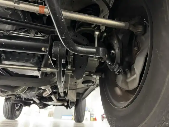 スズキ ジムニー XL 三重県 2020(令2)年 2.6万km ジャングルグリーン ガソリン・ターボ/パートタイム4WD 高低二段切替式（後輪駆動ベース）/フロア4AT/カロッツェリア『楽ナビ』（8インチ） AVIC-RL710/（CD/DVD/MSV/SD/FM/AM/TV/Bluetooth/iPod/USB/AUX）/バックカメラ/安全/・デュアルセンサーブレーキサポート/・車線逸脱警報機能/・ふらつき警報機能/・誤発進抑制機能/・標識認識機能（車両進入禁止、はみ出し通行禁止、最高速度）/・ブレーキLSDトラクションコントロール（4WD－L）/・頸部衝撃緩和フロントシート/・頭部衝撃軽減構造インテリア/装備/・シートヒーター（D/N）/・オートライト/・ハイビームアシスト/・オートエアコン/・ヒルディセントコントロール（HDC）/・プッシュスタート/・スマートキーx2/・電動格納ドアミラー/・パワーウインドウ/・パワーステアリング/・背面スペアタイヤ/・保/取/ナビ取/など