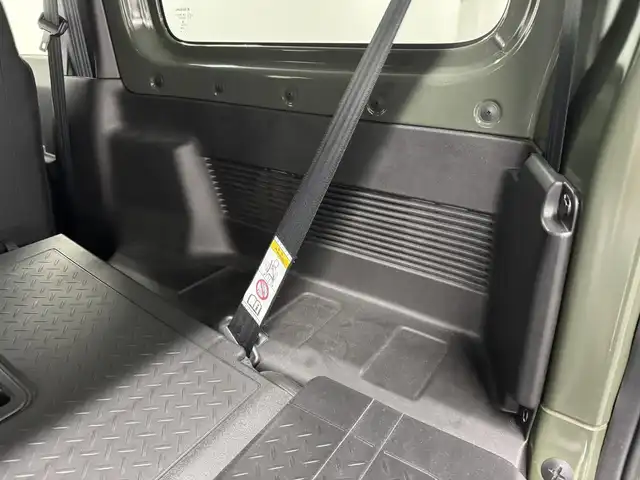 スズキ ジムニー XL 三重県 2020(令2)年 2.6万km ジャングルグリーン ガソリン・ターボ/パートタイム4WD 高低二段切替式（後輪駆動ベース）/フロア4AT/カロッツェリア『楽ナビ』（8インチ） AVIC-RL710/（CD/DVD/MSV/SD/FM/AM/TV/Bluetooth/iPod/USB/AUX）/バックカメラ/安全/・デュアルセンサーブレーキサポート/・車線逸脱警報機能/・ふらつき警報機能/・誤発進抑制機能/・標識認識機能（車両進入禁止、はみ出し通行禁止、最高速度）/・ブレーキLSDトラクションコントロール（4WD－L）/・頸部衝撃緩和フロントシート/・頭部衝撃軽減構造インテリア/装備/・シートヒーター（D/N）/・オートライト/・ハイビームアシスト/・オートエアコン/・ヒルディセントコントロール（HDC）/・プッシュスタート/・スマートキーx2/・電動格納ドアミラー/・パワーウインドウ/・パワーステアリング/・背面スペアタイヤ/・保/取/ナビ取/など