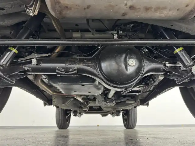 スズキ ジムニー XL 三重県 2020(令2)年 2.6万km ジャングルグリーン ガソリン・ターボ/パートタイム4WD 高低二段切替式（後輪駆動ベース）/フロア4AT/カロッツェリア『楽ナビ』（8インチ） AVIC-RL710/（CD/DVD/MSV/SD/FM/AM/TV/Bluetooth/iPod/USB/AUX）/バックカメラ/安全/・デュアルセンサーブレーキサポート/・車線逸脱警報機能/・ふらつき警報機能/・誤発進抑制機能/・標識認識機能（車両進入禁止、はみ出し通行禁止、最高速度）/・ブレーキLSDトラクションコントロール（4WD－L）/・頸部衝撃緩和フロントシート/・頭部衝撃軽減構造インテリア/装備/・シートヒーター（D/N）/・オートライト/・ハイビームアシスト/・オートエアコン/・ヒルディセントコントロール（HDC）/・プッシュスタート/・スマートキーx2/・電動格納ドアミラー/・パワーウインドウ/・パワーステアリング/・背面スペアタイヤ/・保/取/ナビ取/など
