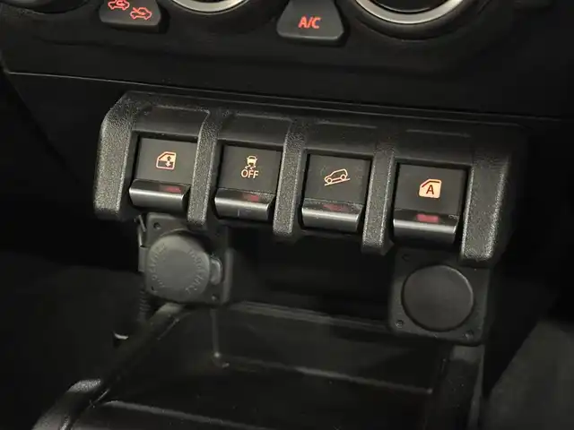 スズキ ジムニー XL 三重県 2020(令2)年 2.6万km ジャングルグリーン ガソリン・ターボ/パートタイム4WD 高低二段切替式（後輪駆動ベース）/フロア4AT/カロッツェリア『楽ナビ』（8インチ） AVIC-RL710/（CD/DVD/MSV/SD/FM/AM/TV/Bluetooth/iPod/USB/AUX）/バックカメラ/安全/・デュアルセンサーブレーキサポート/・車線逸脱警報機能/・ふらつき警報機能/・誤発進抑制機能/・標識認識機能（車両進入禁止、はみ出し通行禁止、最高速度）/・ブレーキLSDトラクションコントロール（4WD－L）/・頸部衝撃緩和フロントシート/・頭部衝撃軽減構造インテリア/装備/・シートヒーター（D/N）/・オートライト/・ハイビームアシスト/・オートエアコン/・ヒルディセントコントロール（HDC）/・プッシュスタート/・スマートキーx2/・電動格納ドアミラー/・パワーウインドウ/・パワーステアリング/・背面スペアタイヤ/・保/取/ナビ取/など