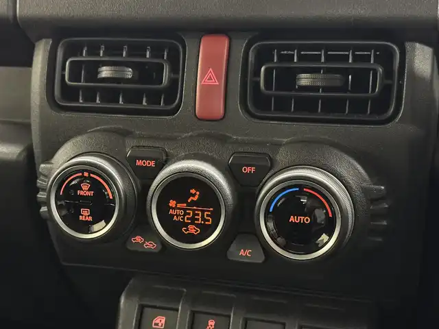 スズキ ジムニー XL 三重県 2020(令2)年 2.6万km ジャングルグリーン ガソリン・ターボ/パートタイム4WD 高低二段切替式（後輪駆動ベース）/フロア4AT/カロッツェリア『楽ナビ』（8インチ） AVIC-RL710/（CD/DVD/MSV/SD/FM/AM/TV/Bluetooth/iPod/USB/AUX）/バックカメラ/安全/・デュアルセンサーブレーキサポート/・車線逸脱警報機能/・ふらつき警報機能/・誤発進抑制機能/・標識認識機能（車両進入禁止、はみ出し通行禁止、最高速度）/・ブレーキLSDトラクションコントロール（4WD－L）/・頸部衝撃緩和フロントシート/・頭部衝撃軽減構造インテリア/装備/・シートヒーター（D/N）/・オートライト/・ハイビームアシスト/・オートエアコン/・ヒルディセントコントロール（HDC）/・プッシュスタート/・スマートキーx2/・電動格納ドアミラー/・パワーウインドウ/・パワーステアリング/・背面スペアタイヤ/・保/取/ナビ取/など