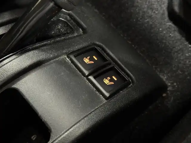スズキ ジムニー XL 三重県 2020(令2)年 2.6万km ジャングルグリーン ガソリン・ターボ/パートタイム4WD 高低二段切替式（後輪駆動ベース）/フロア4AT/カロッツェリア『楽ナビ』（8インチ） AVIC-RL710/（CD/DVD/MSV/SD/FM/AM/TV/Bluetooth/iPod/USB/AUX）/バックカメラ/安全/・デュアルセンサーブレーキサポート/・車線逸脱警報機能/・ふらつき警報機能/・誤発進抑制機能/・標識認識機能（車両進入禁止、はみ出し通行禁止、最高速度）/・ブレーキLSDトラクションコントロール（4WD－L）/・頸部衝撃緩和フロントシート/・頭部衝撃軽減構造インテリア/装備/・シートヒーター（D/N）/・オートライト/・ハイビームアシスト/・オートエアコン/・ヒルディセントコントロール（HDC）/・プッシュスタート/・スマートキーx2/・電動格納ドアミラー/・パワーウインドウ/・パワーステアリング/・背面スペアタイヤ/・保/取/ナビ取/など