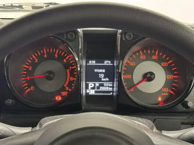 スズキ ジムニー XL 三重県 2020(令2)年 2.6万km ジャングルグリーン ガソリン・ターボ/パートタイム4WD 高低二段切替式（後輪駆動ベース）/フロア4AT/カロッツェリア『楽ナビ』（8インチ） AVIC-RL710/（CD/DVD/MSV/SD/FM/AM/TV/Bluetooth/iPod/USB/AUX）/バックカメラ/安全/・デュアルセンサーブレーキサポート/・車線逸脱警報機能/・ふらつき警報機能/・誤発進抑制機能/・標識認識機能（車両進入禁止、はみ出し通行禁止、最高速度）/・ブレーキLSDトラクションコントロール（4WD－L）/・頸部衝撃緩和フロントシート/・頭部衝撃軽減構造インテリア/装備/・シートヒーター（D/N）/・オートライト/・ハイビームアシスト/・オートエアコン/・ヒルディセントコントロール（HDC）/・プッシュスタート/・スマートキーx2/・電動格納ドアミラー/・パワーウインドウ/・パワーステアリング/・背面スペアタイヤ/・保/取/ナビ取/など