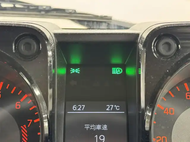 スズキ ジムニー XL 三重県 2020(令2)年 2.6万km ジャングルグリーン ガソリン・ターボ/パートタイム4WD 高低二段切替式（後輪駆動ベース）/フロア4AT/カロッツェリア『楽ナビ』（8インチ） AVIC-RL710/（CD/DVD/MSV/SD/FM/AM/TV/Bluetooth/iPod/USB/AUX）/バックカメラ/安全/・デュアルセンサーブレーキサポート/・車線逸脱警報機能/・ふらつき警報機能/・誤発進抑制機能/・標識認識機能（車両進入禁止、はみ出し通行禁止、最高速度）/・ブレーキLSDトラクションコントロール（4WD－L）/・頸部衝撃緩和フロントシート/・頭部衝撃軽減構造インテリア/装備/・シートヒーター（D/N）/・オートライト/・ハイビームアシスト/・オートエアコン/・ヒルディセントコントロール（HDC）/・プッシュスタート/・スマートキーx2/・電動格納ドアミラー/・パワーウインドウ/・パワーステアリング/・背面スペアタイヤ/・保/取/ナビ取/など