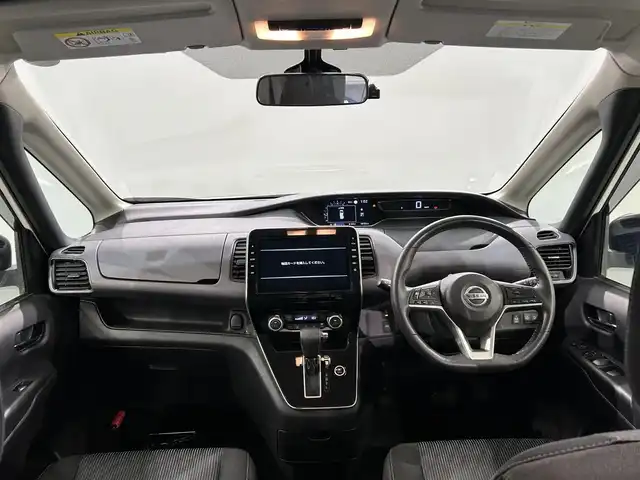 日産 セレナ ハイウェイスター 愛知県 2020(令2)年 5.9万km ブリリアントホワイトパール 純正１０インチナビ/アラウンドビューモニター/フリップダウンモニター/衝突軽減ブレーキ/車線離脱警報/ブラインドスポットモニター/クリアランスソナー/クルーズコントロール/両側電動スライドドア/ドライブレコーダー/ＥＴＣ/アクセサリーソケット/純正フロアマット/純正16インチアルミホイール/スタッドレスタイヤ付き