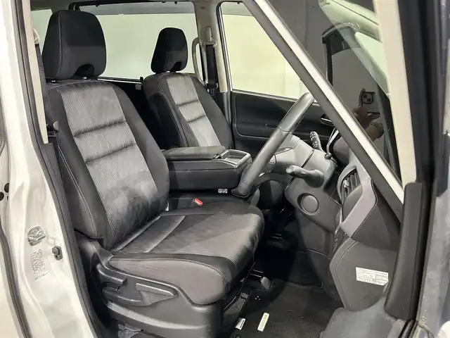 日産 セレナ ハイウェイスター 愛知県 2020(令2)年 5.9万km ブリリアントホワイトパール 純正１０インチナビ/アラウンドビューモニター/フリップダウンモニター/衝突軽減ブレーキ/車線離脱警報/ブラインドスポットモニター/クリアランスソナー/クルーズコントロール/両側電動スライドドア/ドライブレコーダー/ＥＴＣ/アクセサリーソケット/純正フロアマット/純正16インチアルミホイール/スタッドレスタイヤ付き
