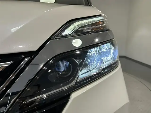 日産 セレナ ハイウェイスター 愛知県 2020(令2)年 5.9万km ブリリアントホワイトパール 純正１０インチナビ/アラウンドビューモニター/フリップダウンモニター/衝突軽減ブレーキ/車線離脱警報/ブラインドスポットモニター/クリアランスソナー/クルーズコントロール/両側電動スライドドア/ドライブレコーダー/ＥＴＣ/アクセサリーソケット/純正フロアマット/純正16インチアルミホイール/スタッドレスタイヤ付き